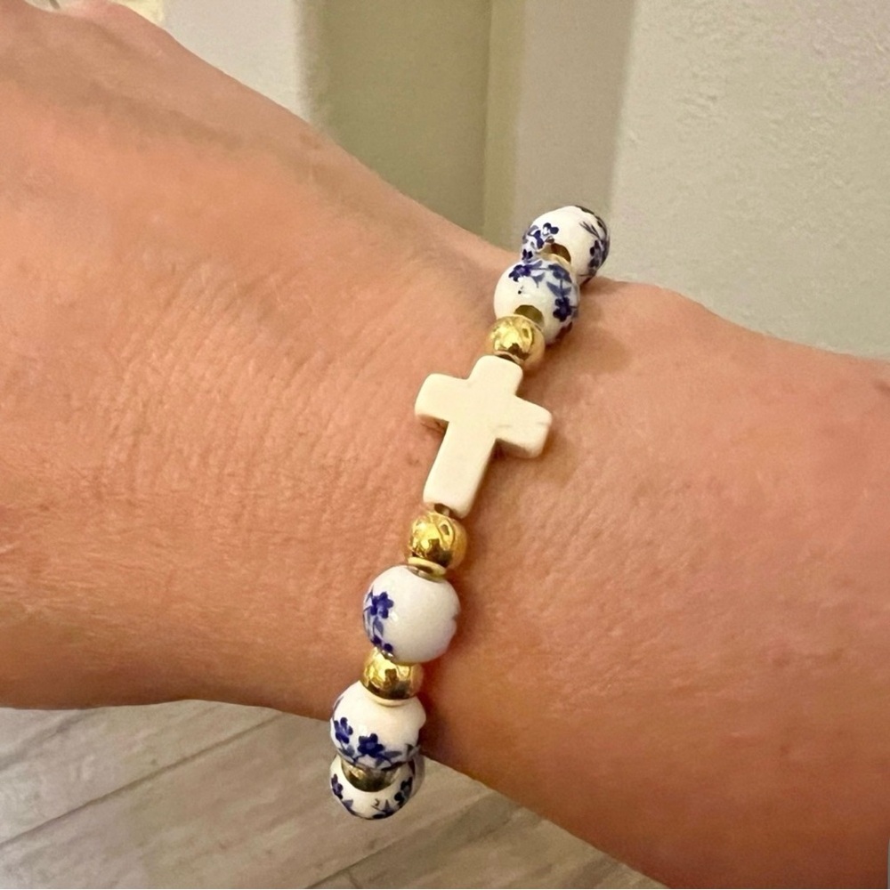 Cross Earrings and Beaded Bracelet Set - Blue, White, Gold - Picture 6 of 7